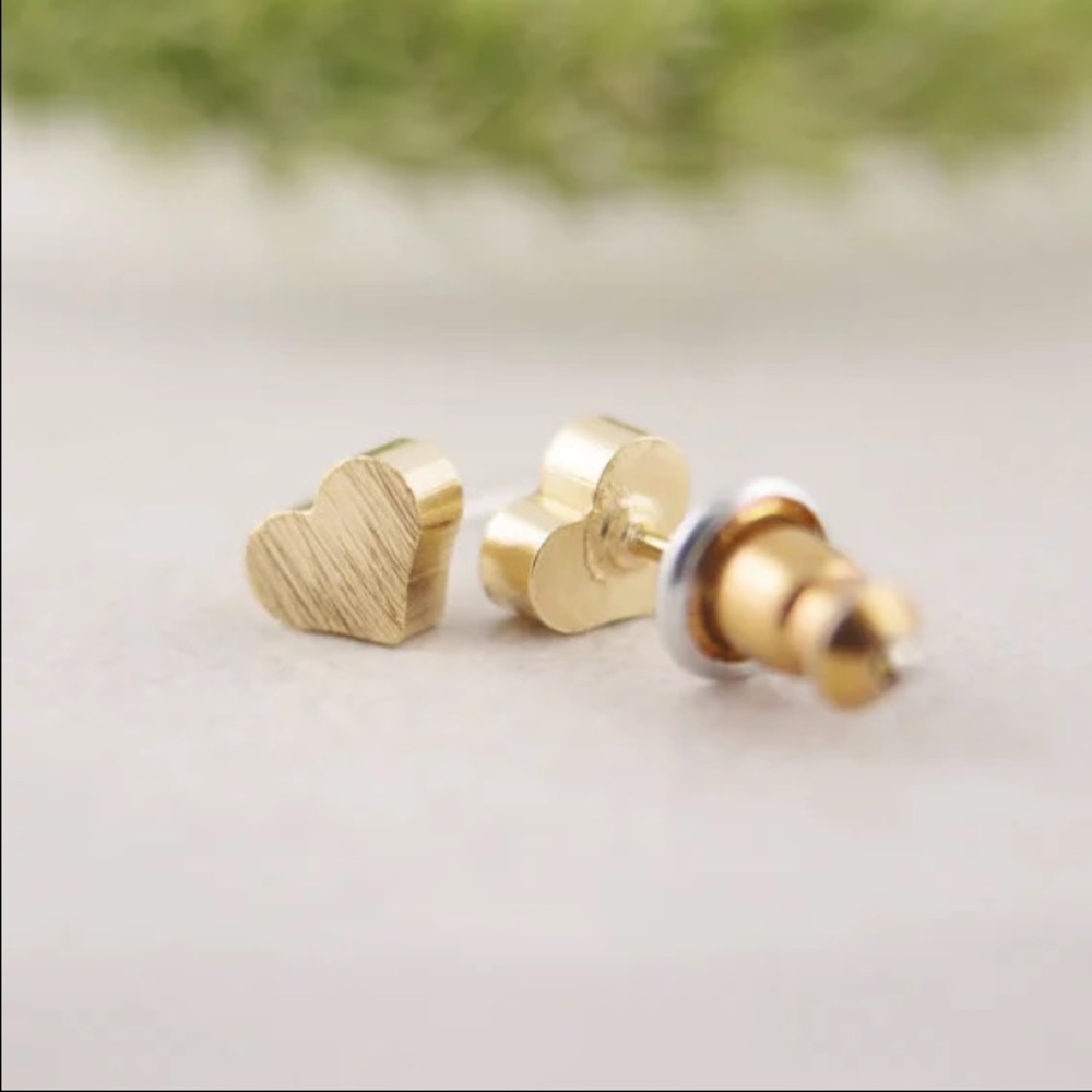 ☀️ 🎉 HP! 🎉 Cute Gold Tiny Heart Earrings ❤️