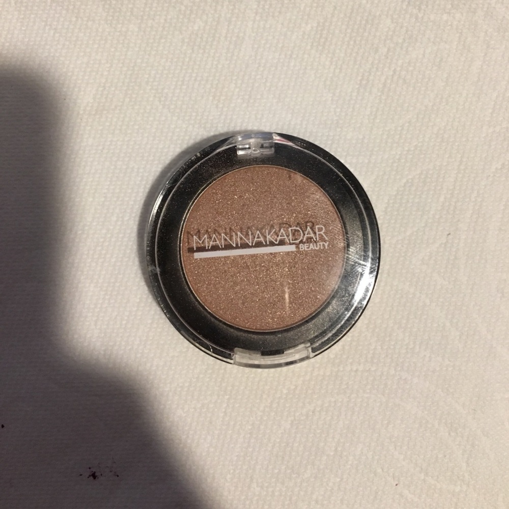 Manna Kadar eyeshadow