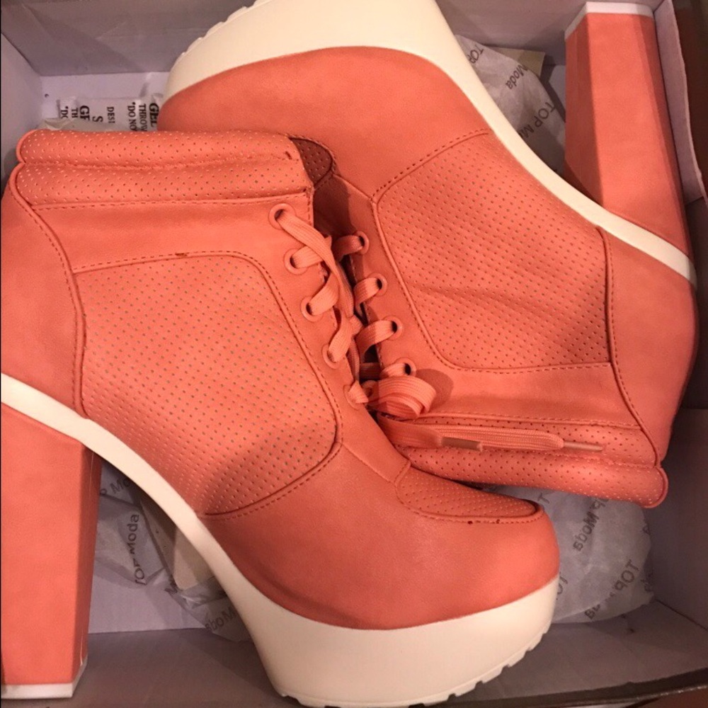 Pink lace up high top sneakers size 6.5 - Picture 1 of 3