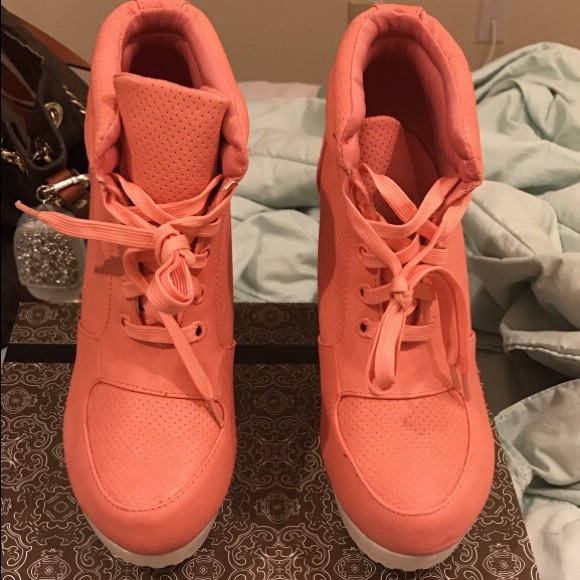 Pink lace up high top sneakers size 6.5 - Picture 2 of 3