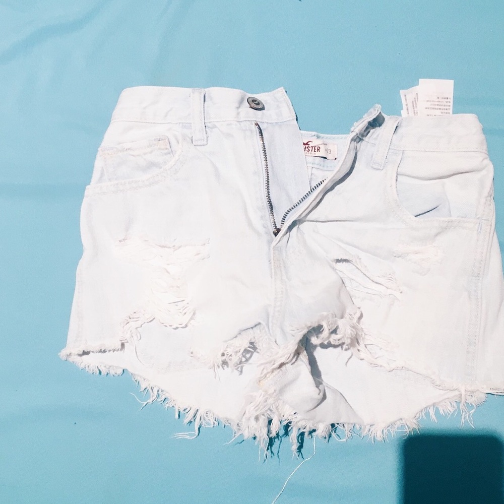 Light wash denim short shorts