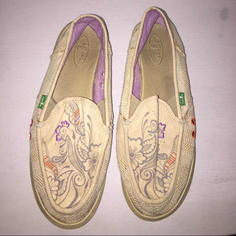 Sanuk shoes