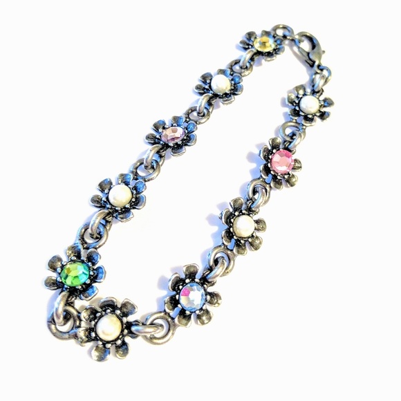 Jewelry - {Boutique} crystal flower bracelet