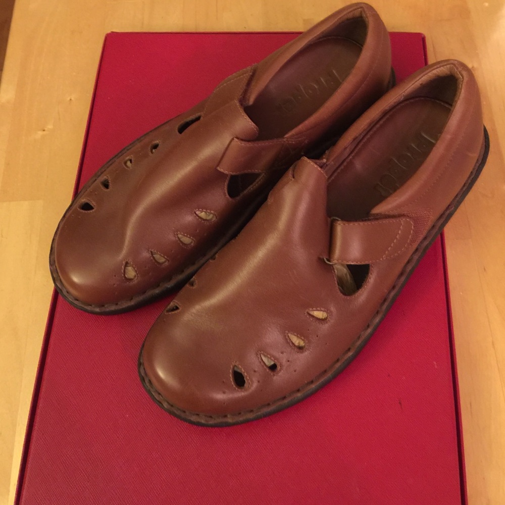 NEW Women's Prophet comfort shoes. Size 7