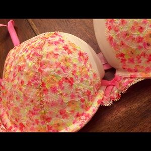 Victoria secret Demi angels push up bra 32D