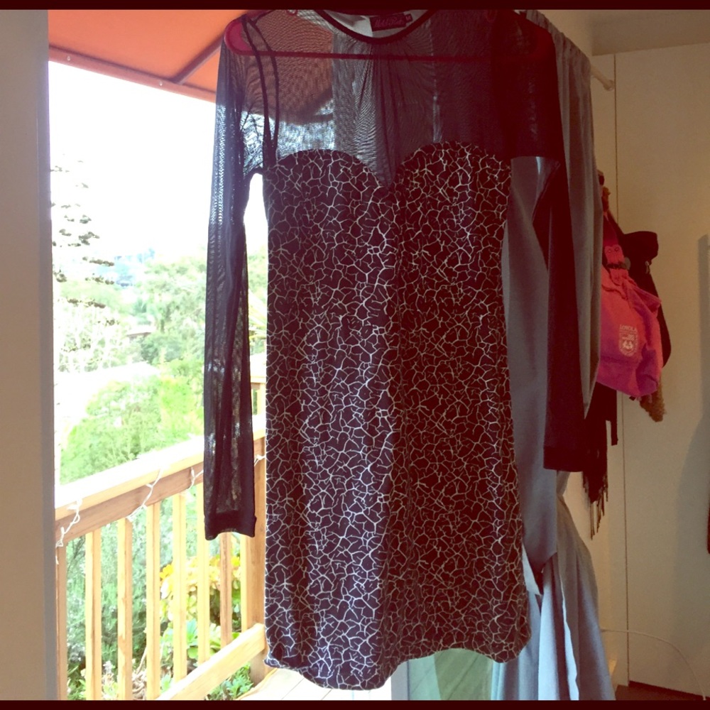 Long sleeve dress w/ sweetheart neckline