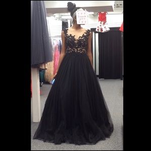 Authentic Mac Duggal Prom Dress NEW CONDITION