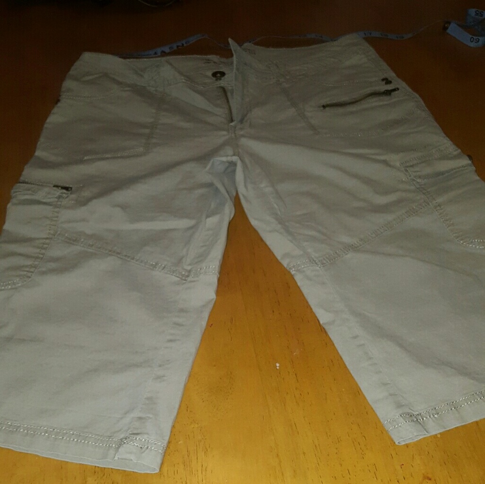 Boom boom capris size 15