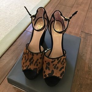 Vince Camuto Size 7.5 Leopard Blk Wedges