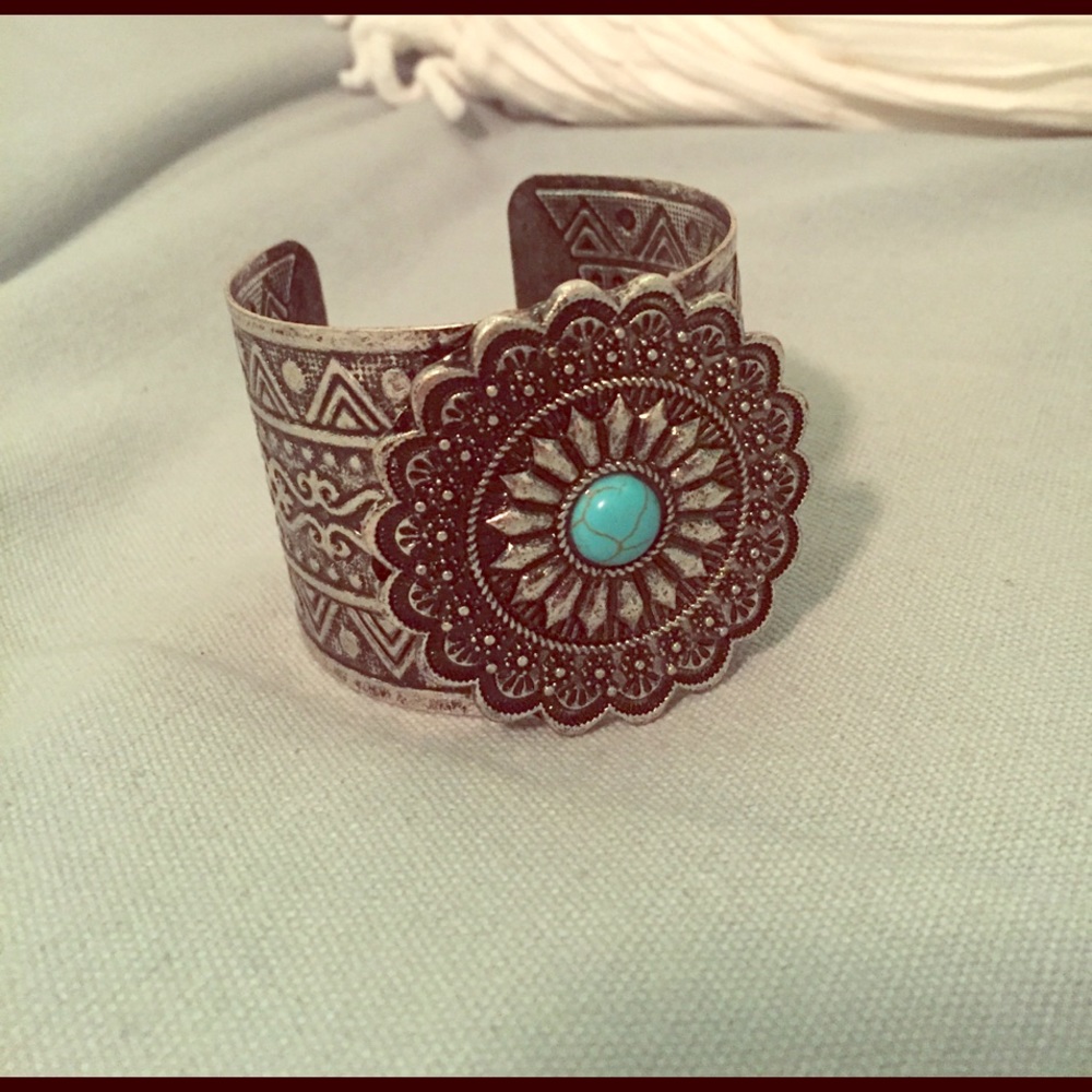 Flower cuff bracelet