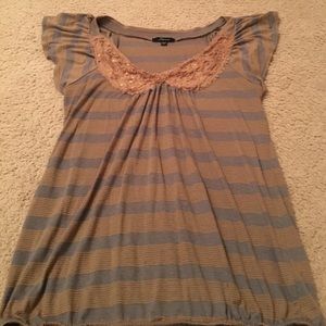 Very fun shirt great with jeans or shorts