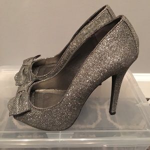 Silver Glitter Bow Peep Toe Pumps