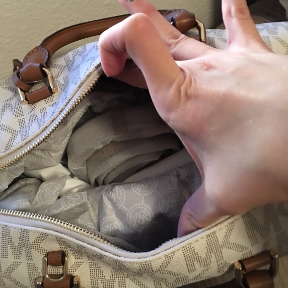 Michael Kors large Purse - Picture 4 of 4