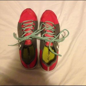 Under armor tennis shoes