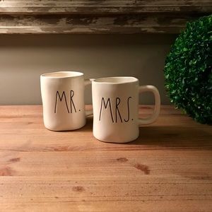 Rae Dunn Mr & Mrs coffee mugs set *Brand New!*