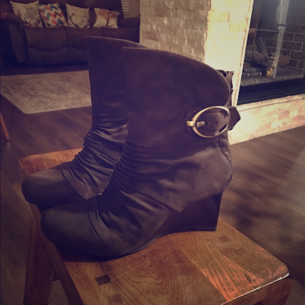 Ankle boot with wedge