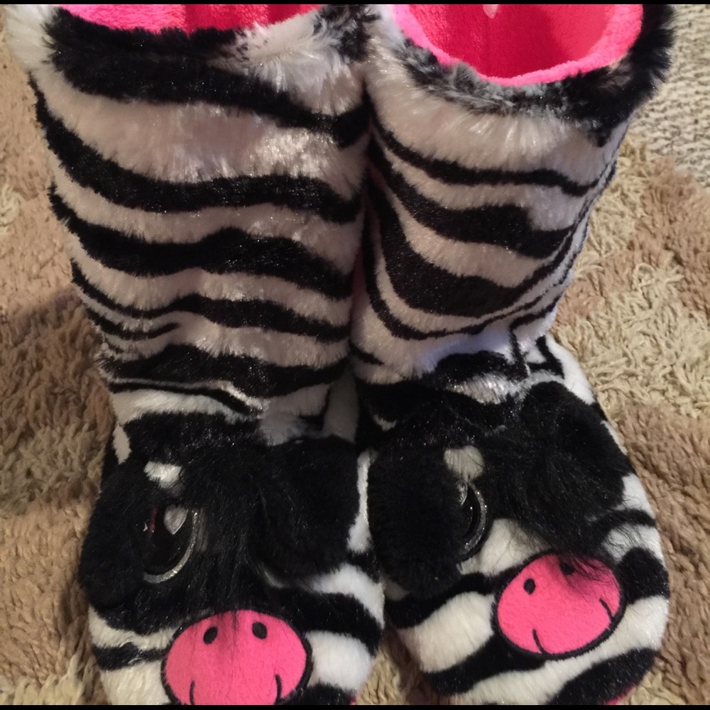 Girls super soft zebra slippers size medium 4/5