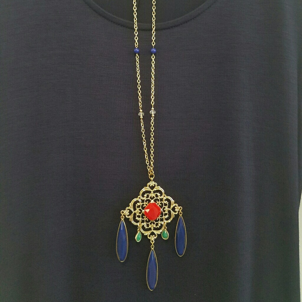 Pendant  and earring set