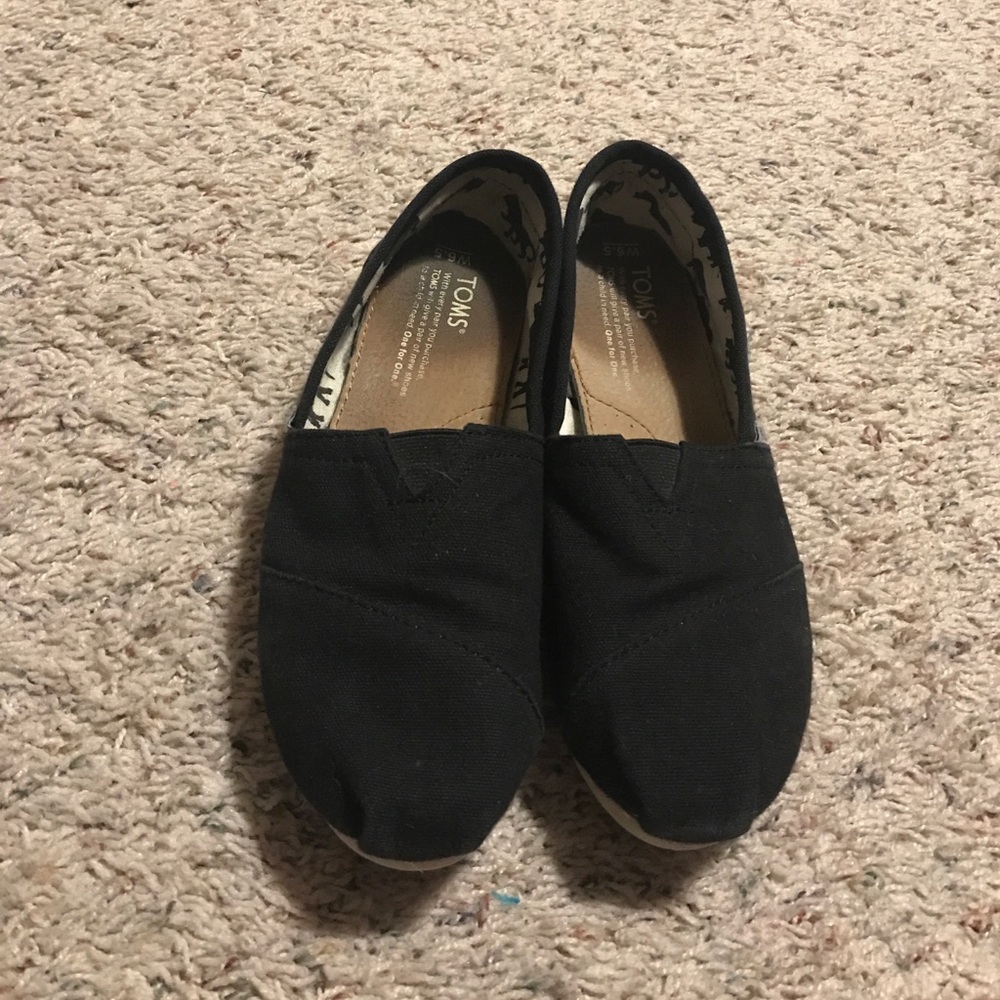 Great Condition Black TOMS