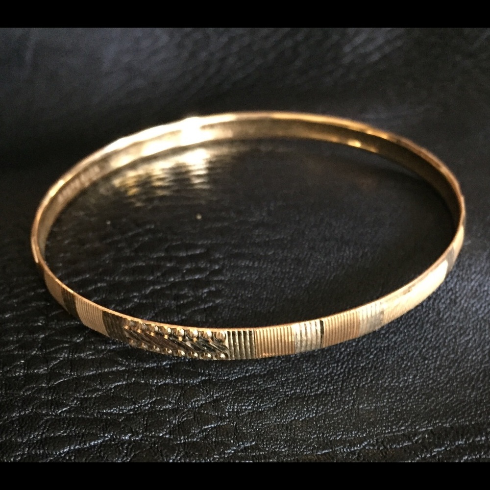 SOLD Striking 22K Solid Gold Bangle Bracelet 916 11.9 G