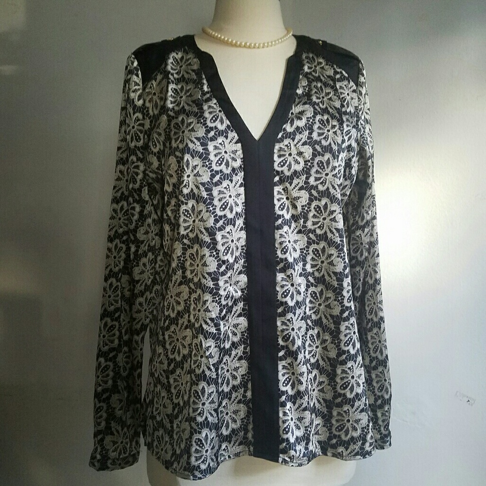 Vince Camuto V neck Floral Career Blouse