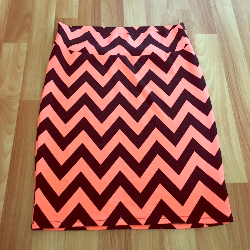 Cute chevron print LuLaRoe Cassie skirt