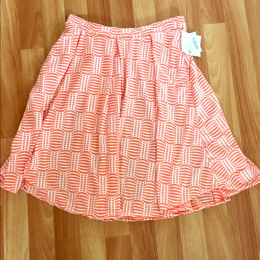 Cute LuLaRoe Maddison skirt NWT