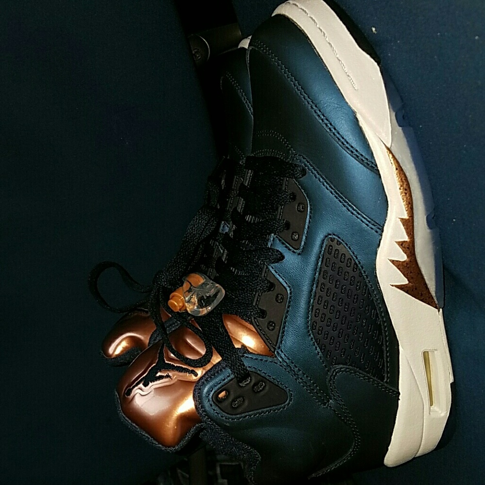 Jordan 5 Bronze Size 7 Brand NEW DS