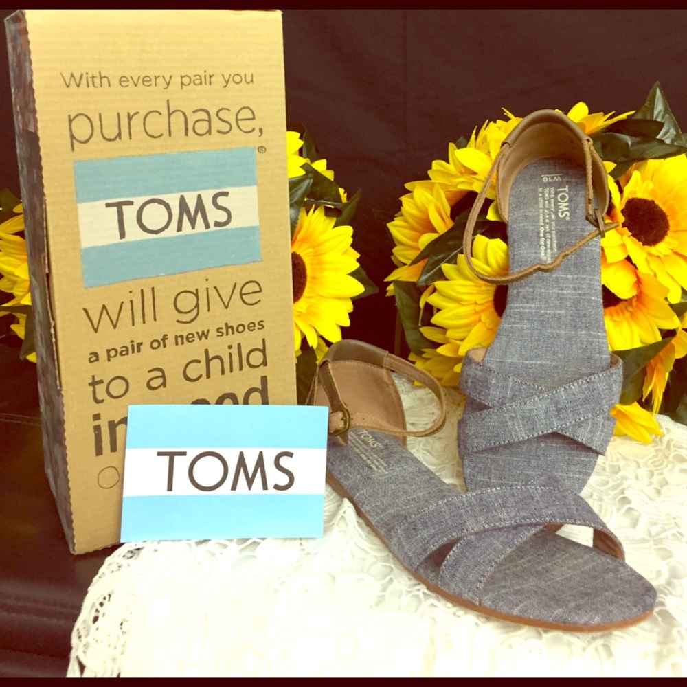 GETTING MARRIED SALE!! TOMS sandals