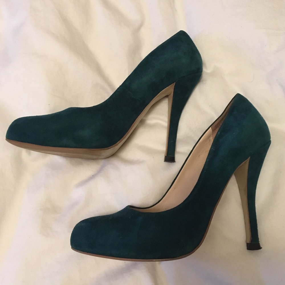 ⬇️ PRICE DROP ⬇️ Turquoise almond toe pumps