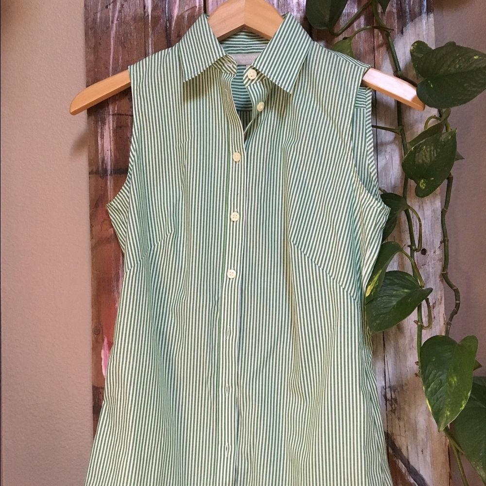 Banana Republic sleeveless button down shirt JR