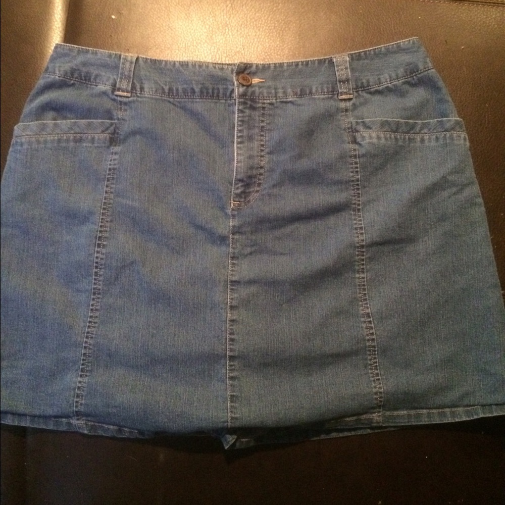 💕Denim Skirt 👀 Excellent Condition 💕