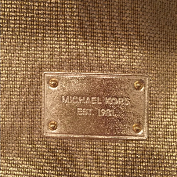 🎉SOLD 🎉Michael Kors tote - Picture 2 of 6