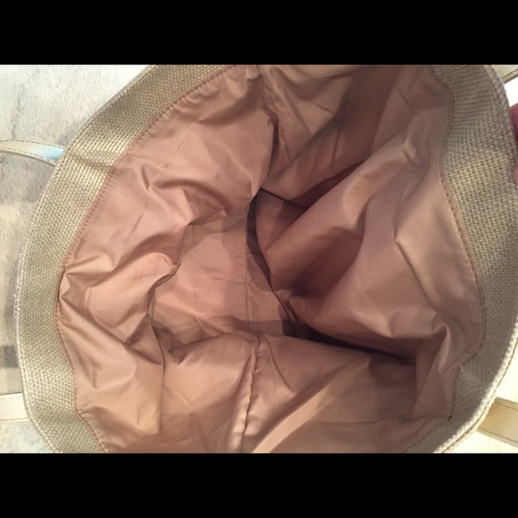 🎉SOLD 🎉Michael Kors tote - Picture 4 of 6