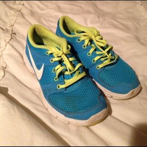 Nike Flex Experience running shoes