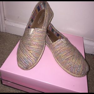 Woven Toms