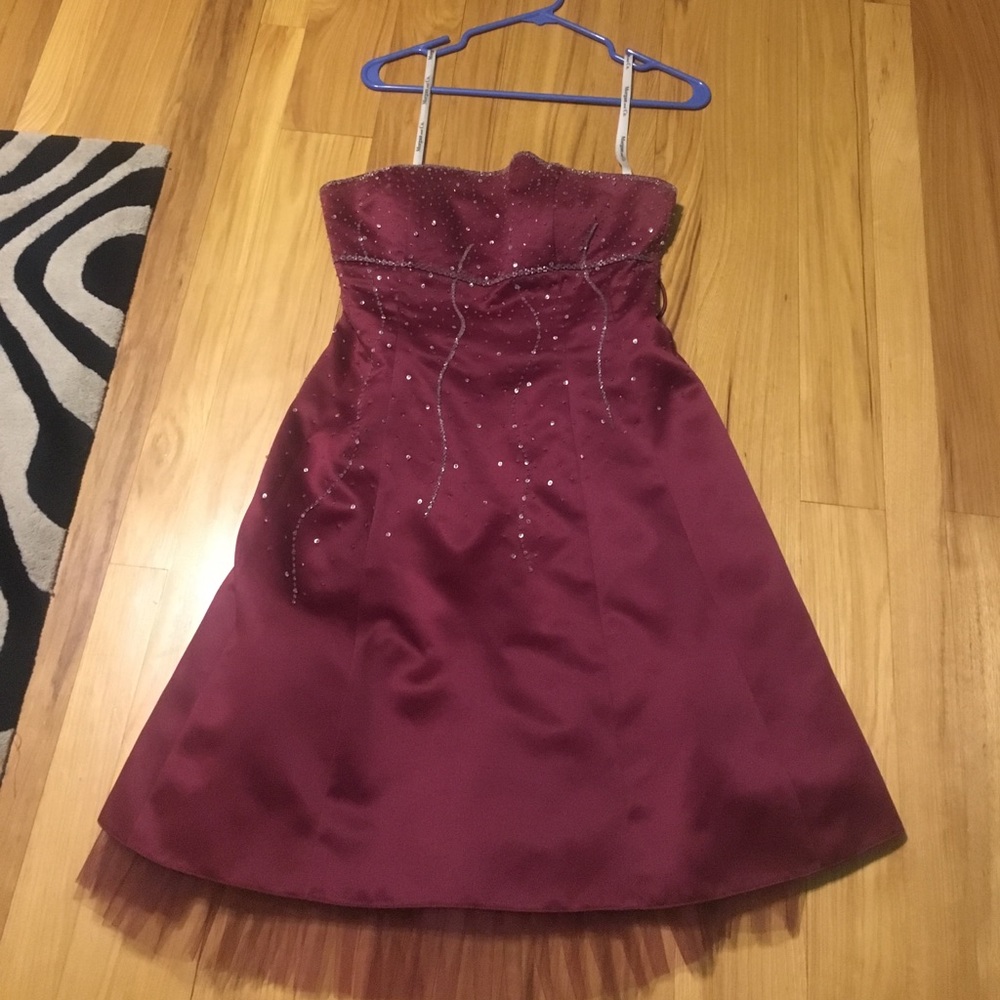 Morgan and co homecoming dress maroon sequins