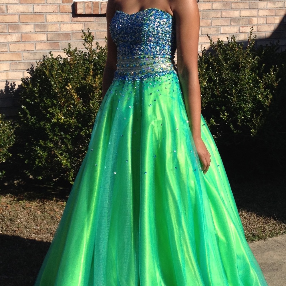 Pageant/Homecoming Dress - Picture 3 of 4