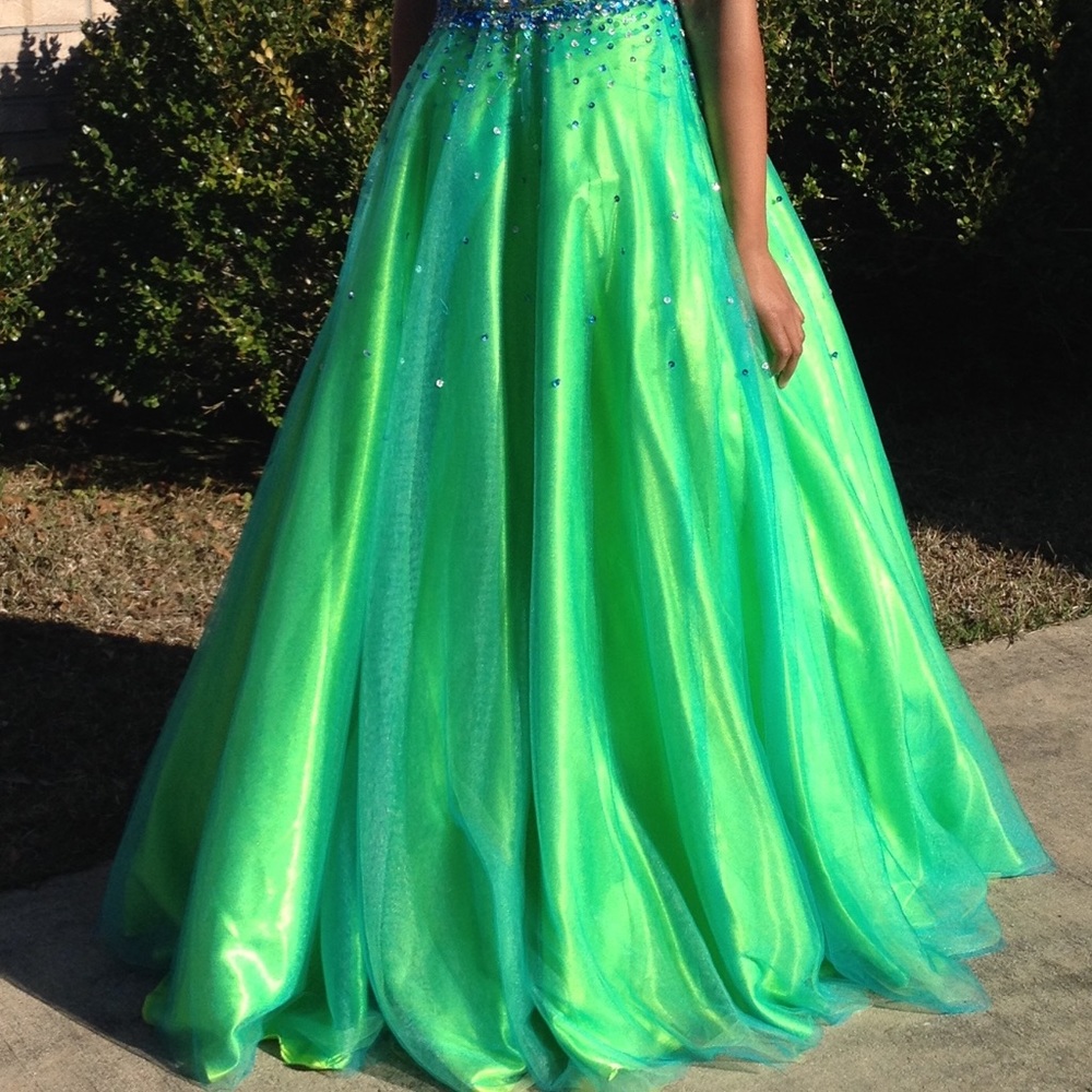 Pageant/Homecoming Dress - Picture 4 of 4