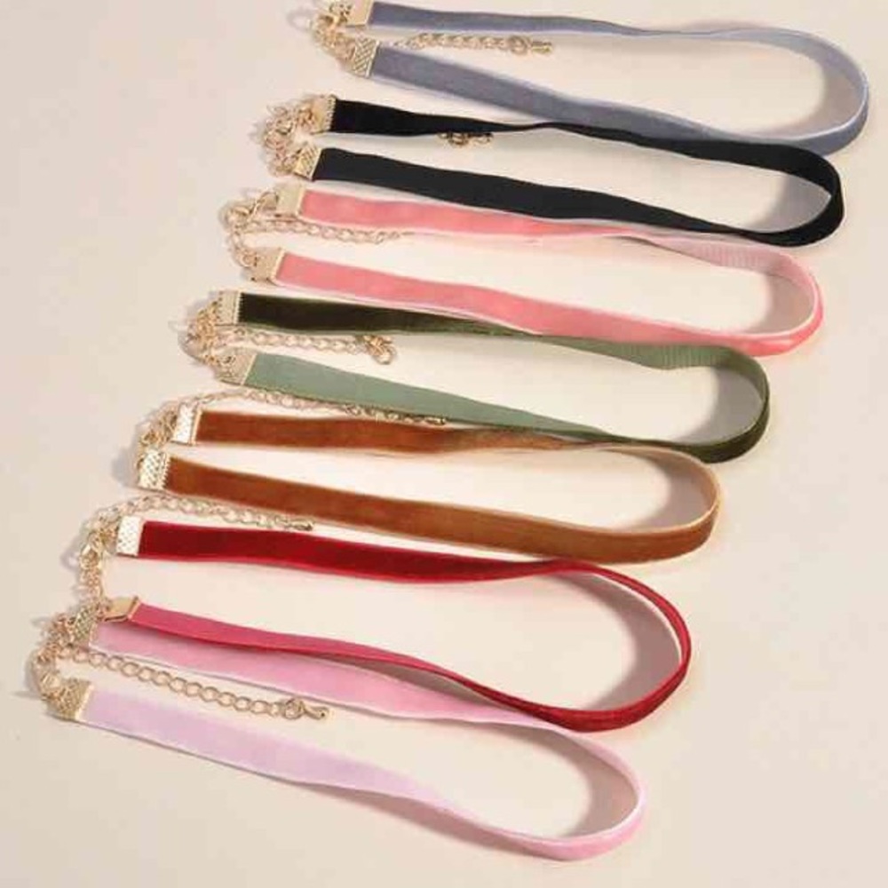 NEW velvet choker set