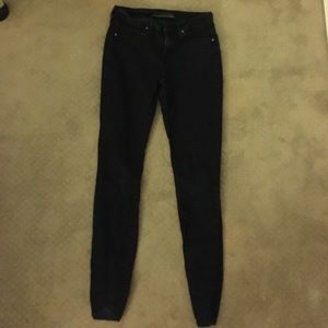 BLACK SKINNY JEANS