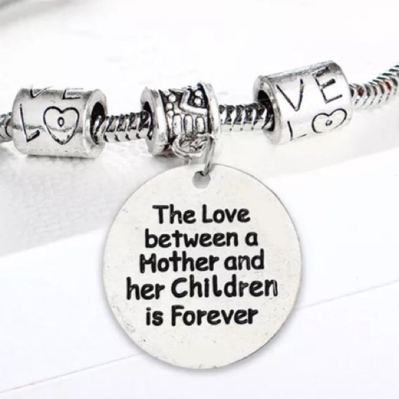 π(D24) The Love between a Mother - Picture 2 of 5