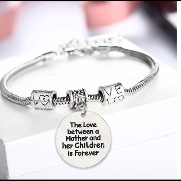 π(D24) The Love between a Mother - Picture 3 of 5