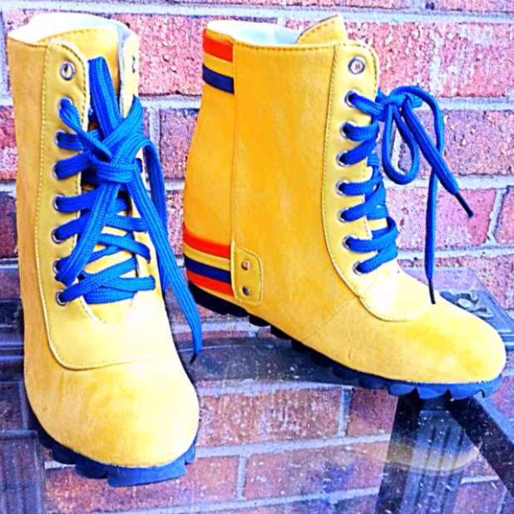 MUSTARD SMOOTH VELVET PLATFORM BOOTIES