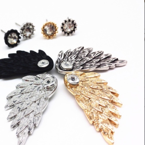 ❗️FINAL PRICE❗️ Black Angel Wing Earrings - Picture 3 of 4