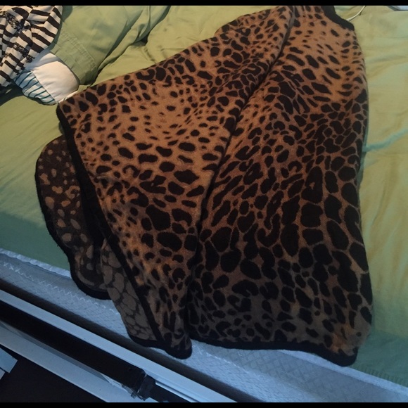 Animal print winter pancho! - Picture 2 of 3