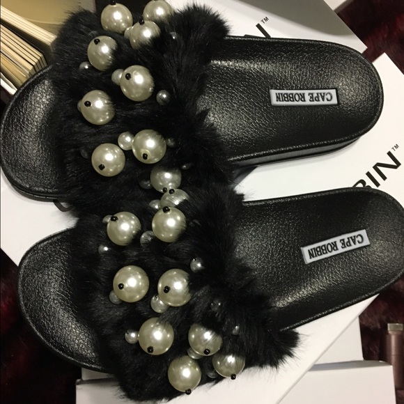 💫💫Trendy Fur Slides💫💫 - Picture 2 of 3