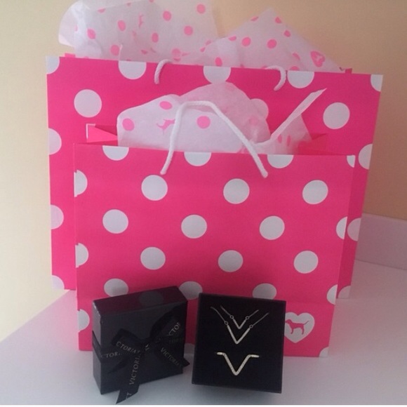 VS 3 pc necklace & bracelet gift set - Picture 4 of 4
