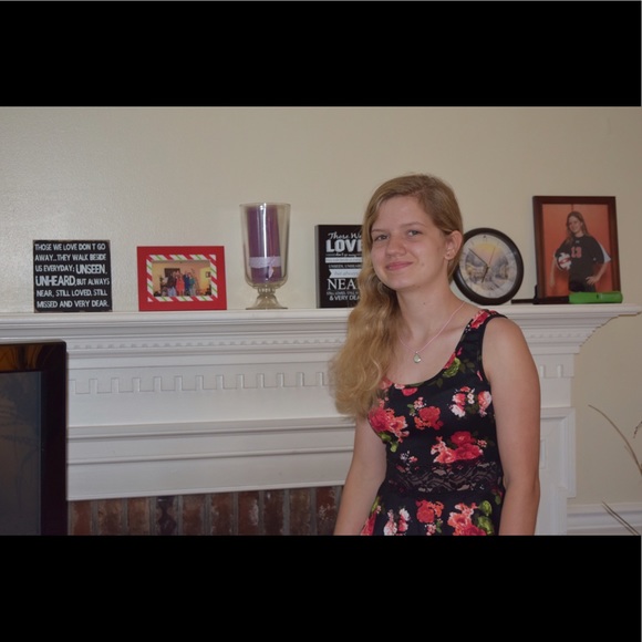 Meet your Posher, Christi - Picture 1 of 2