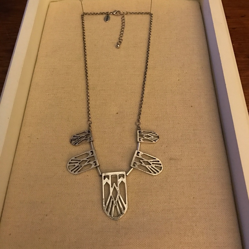 AEO necklace with geometric design